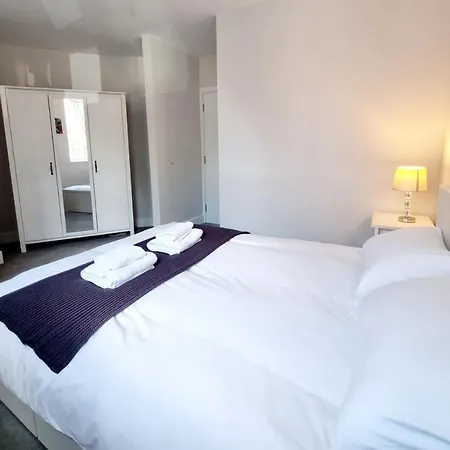 Modern Maisonette 2 Bedrooms Newly Renovated-2